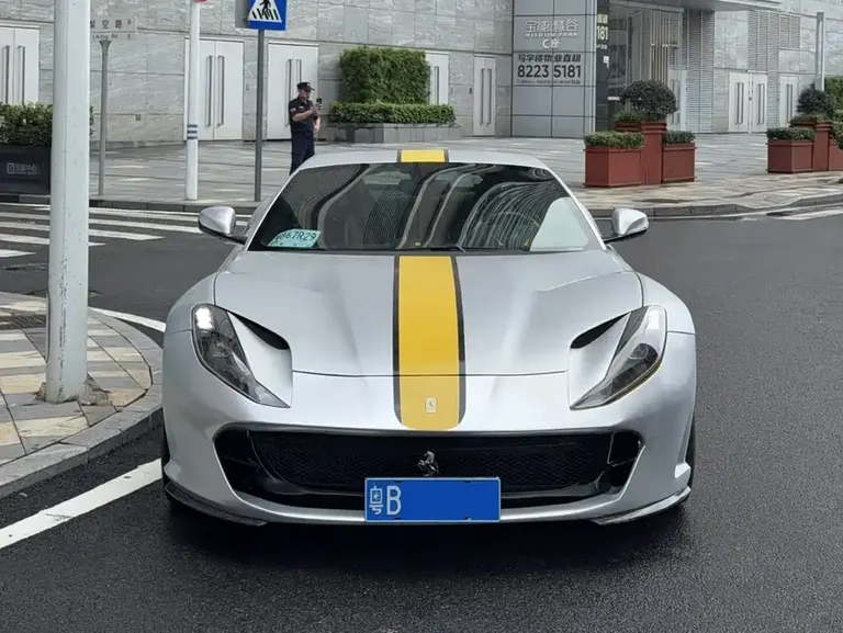 Ferrari 812 6.5 L Superfast
