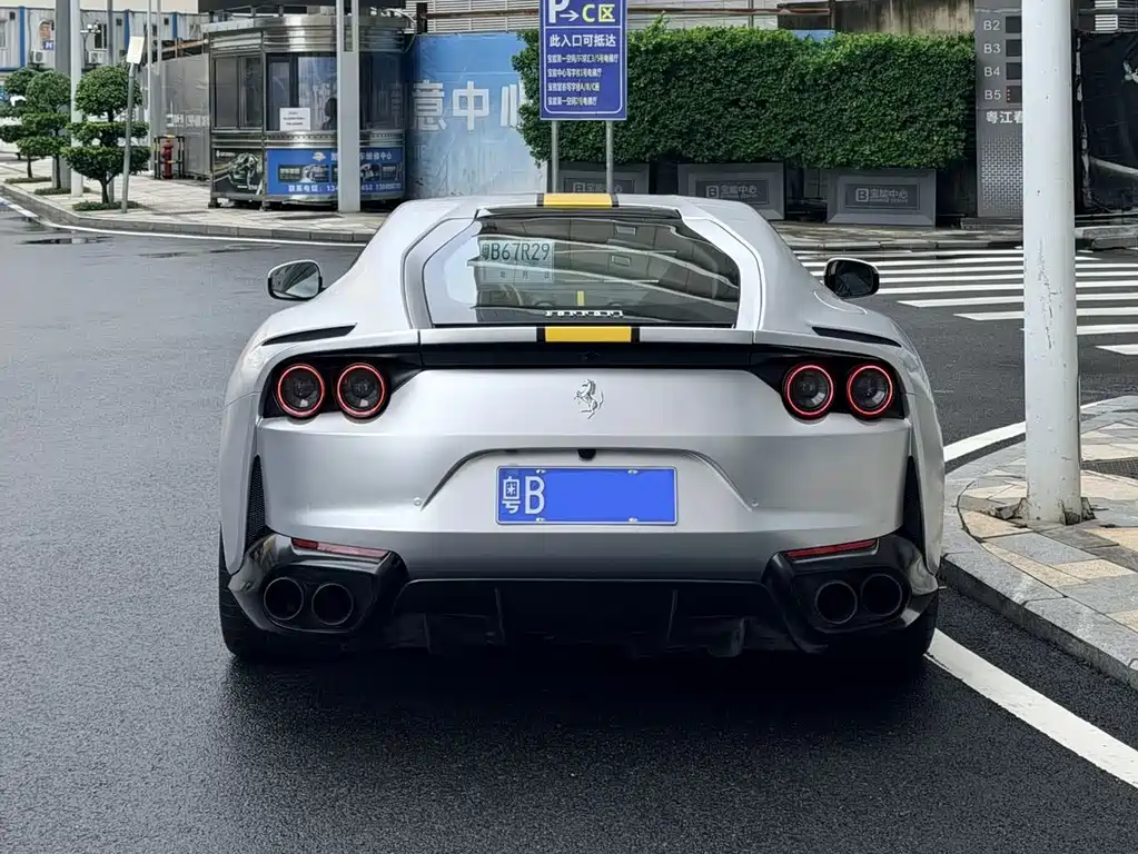 Ferrari 812 6.5 L Superfast