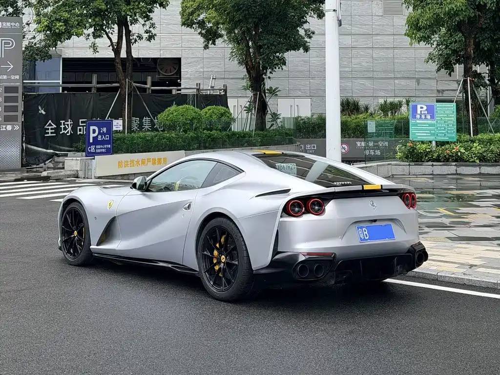 Ferrari 812 6.5 L Superfast