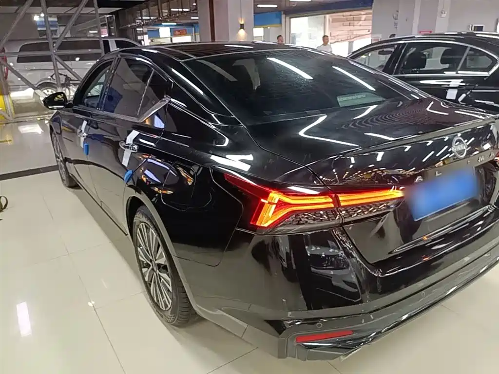 Teana 2.0 L XL-TLS Joy