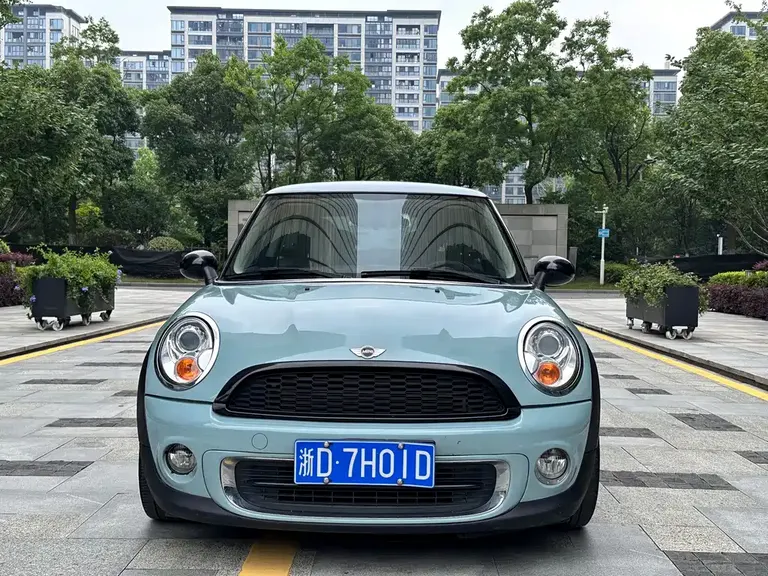 MINI 1.6 L ONE Baker Street