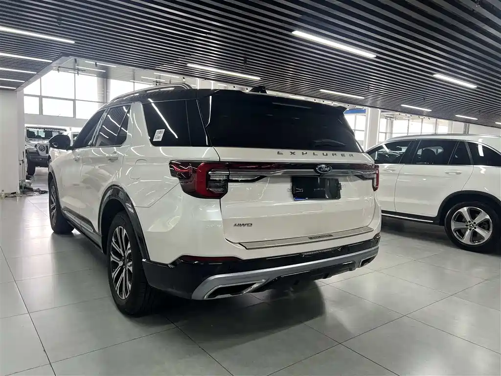 Explorer 2.3 T EcoBoost 4 WD Titanium 6-seat