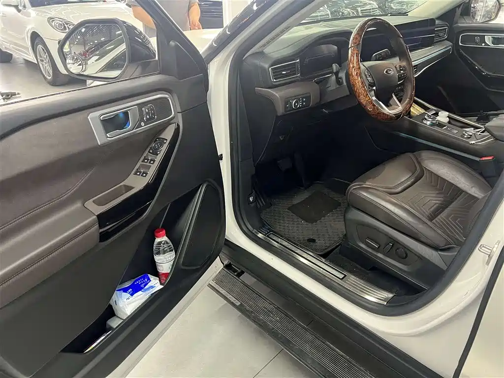 Explorer 2.3 T EcoBoost 4 WD Titanium 6-seat
