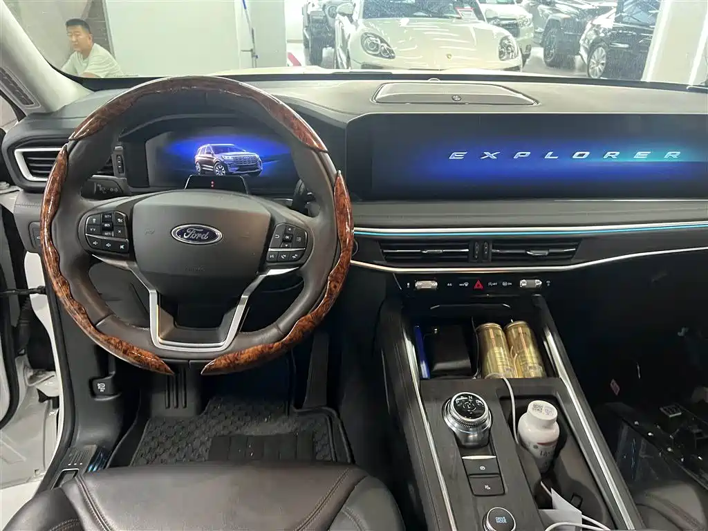 Explorer 2.3 T EcoBoost 4 WD Titanium 6-seat