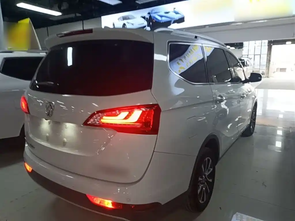 Baojun 730 1.8 L iAMT Premium 7-seat