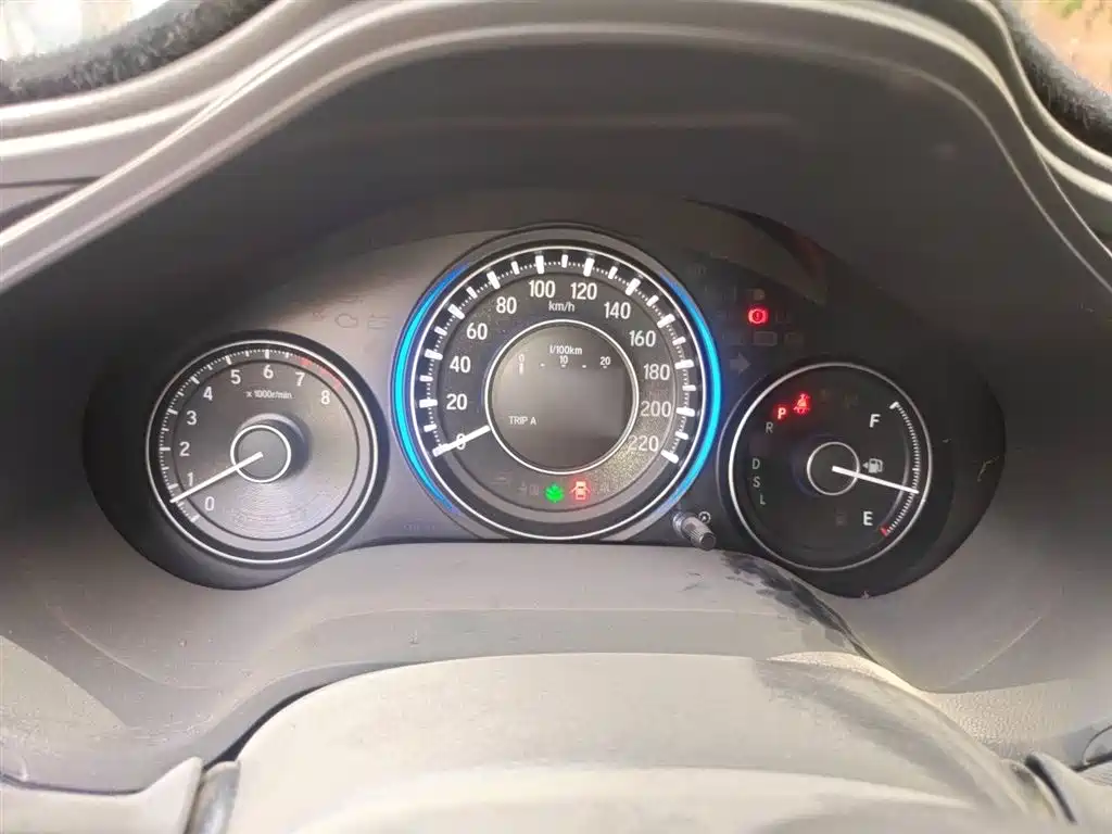 Crider 1.8 L CVT Luxury