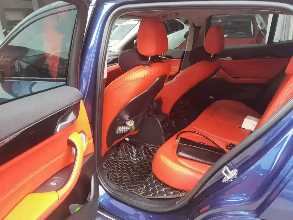 BMW X2 sDrive25 i Leading M Sport Package
