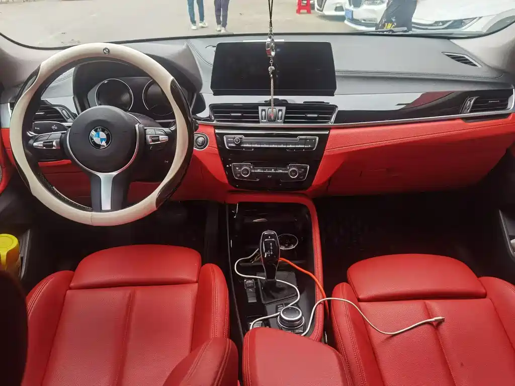 BMW X2 sDrive25 i Leading M Sport Package