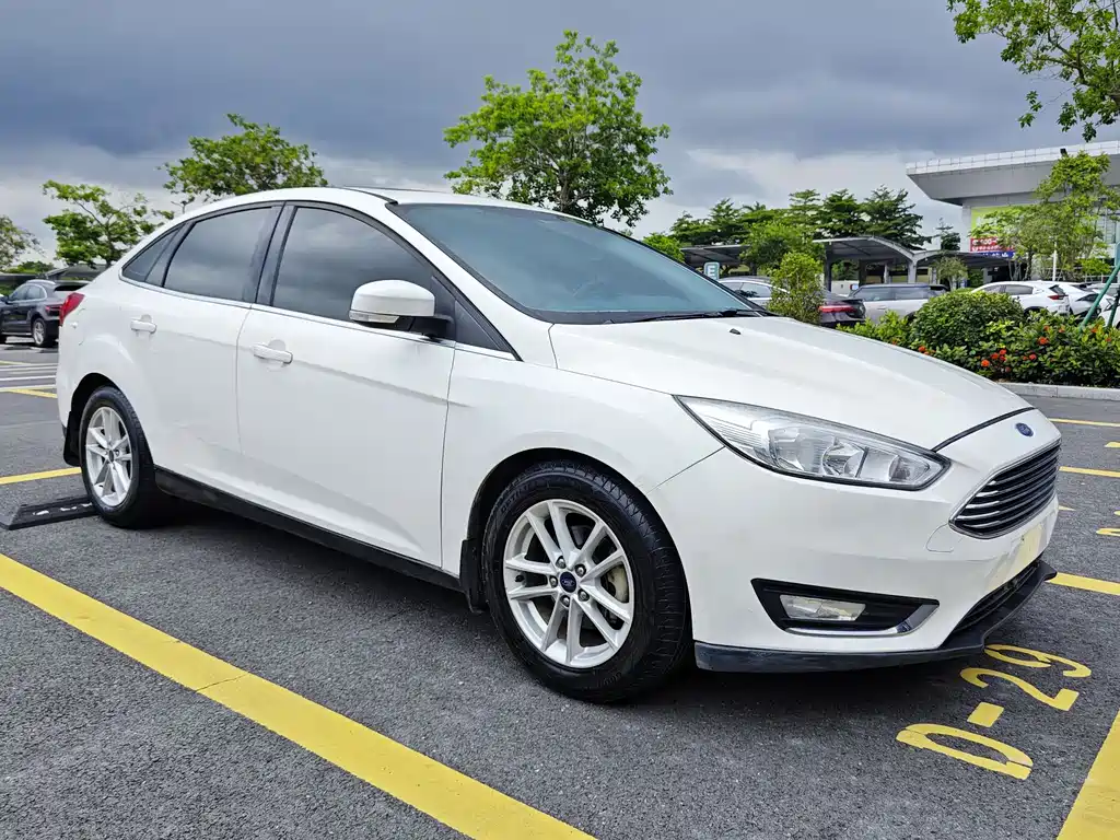 Focus Sedan EcoBoost 180 Auto Elite