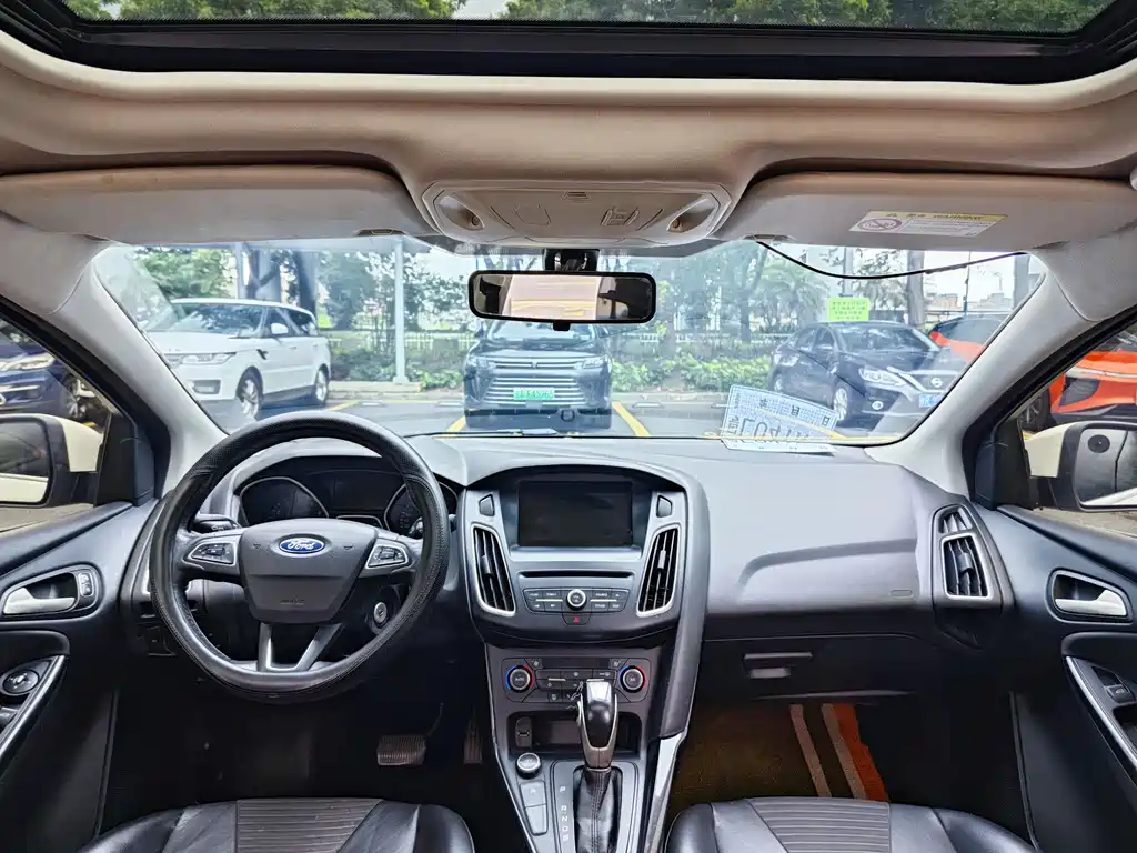 Focus Sedan EcoBoost 180 Auto Elite
