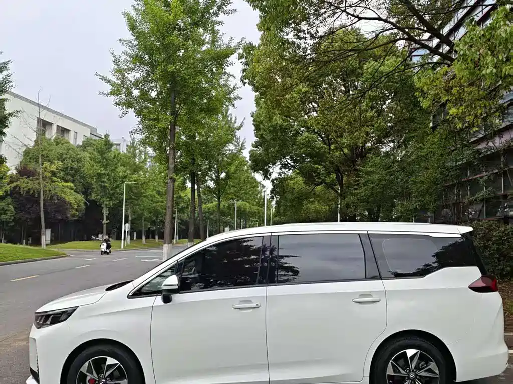 GAC Trumpchi M6 270 T DCT Luxury (7-seat)