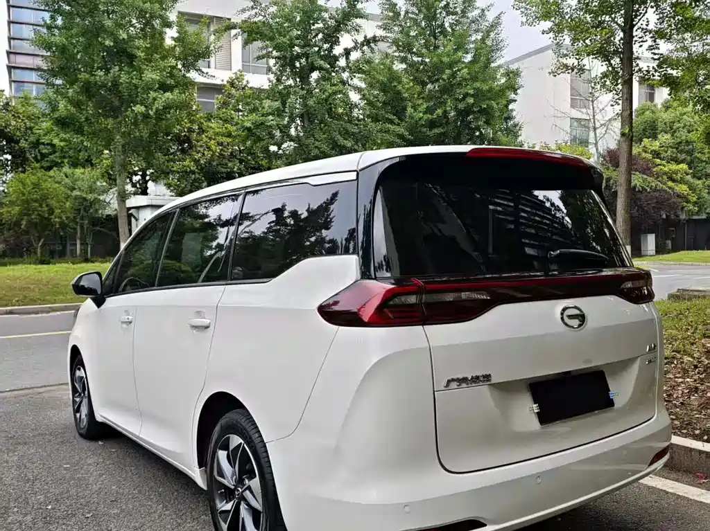 GAC Trumpchi M6 270 T DCT Luxury (7-seat)