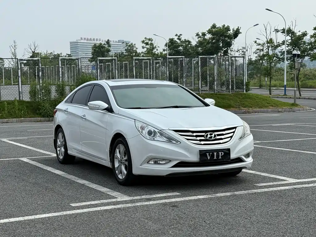 Sonata 2.0 L Auto Luxury