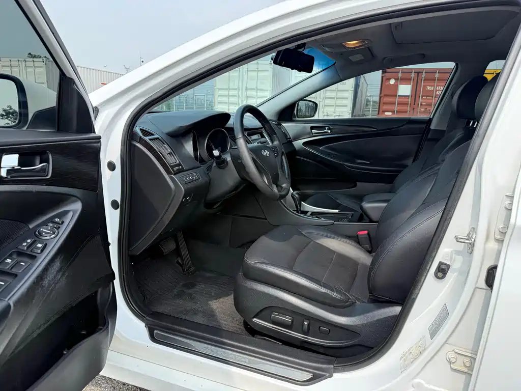 Sonata 2.0 L Auto Luxury