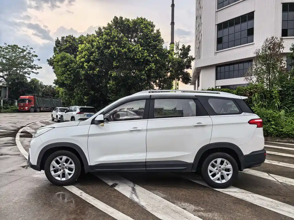 Wuling Hongguang S3 1.5 L Manual Luxury CN-V