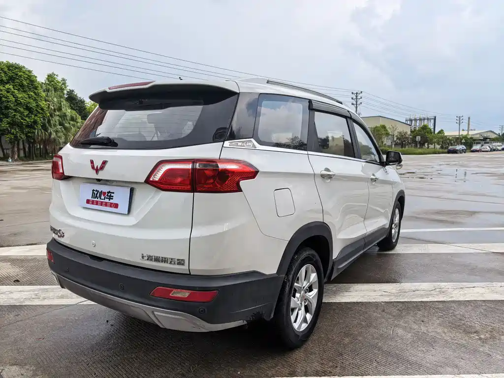 Wuling Hongguang S3 1.5 L Manual Luxury CN-V