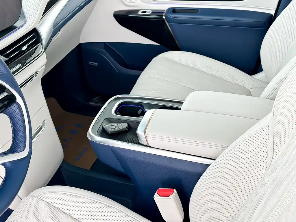 Century 2.0 T 7-seat Heritage