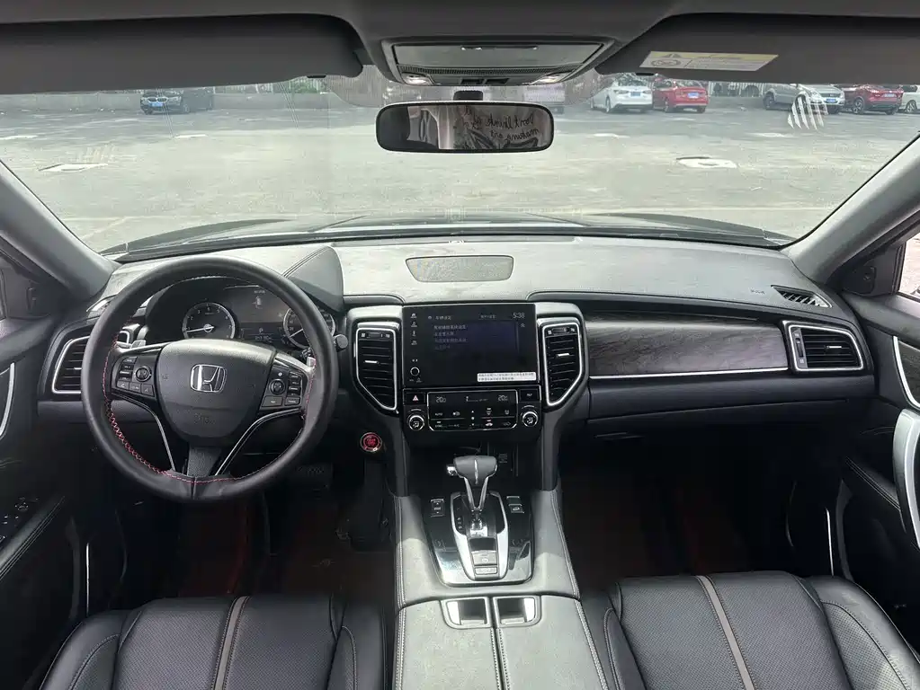 Honda UR-V 240 TURBO 2 WD Joyful