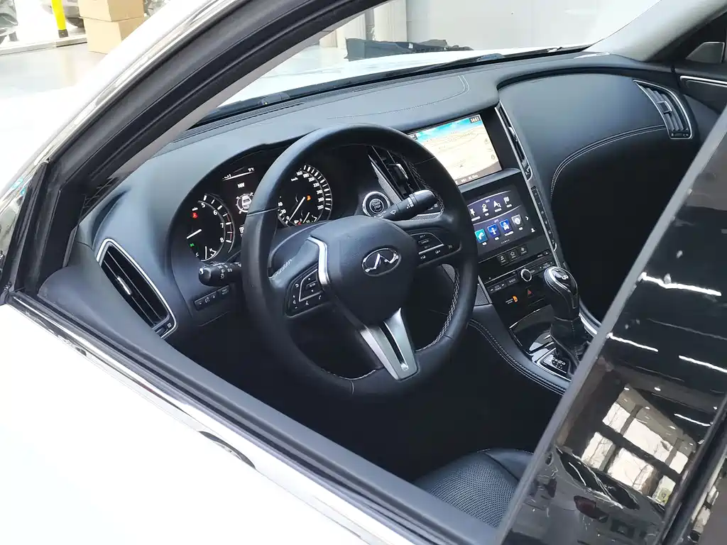 Infiniti Q50 L 2.0 T Progressive Enjoyment CN-VI
