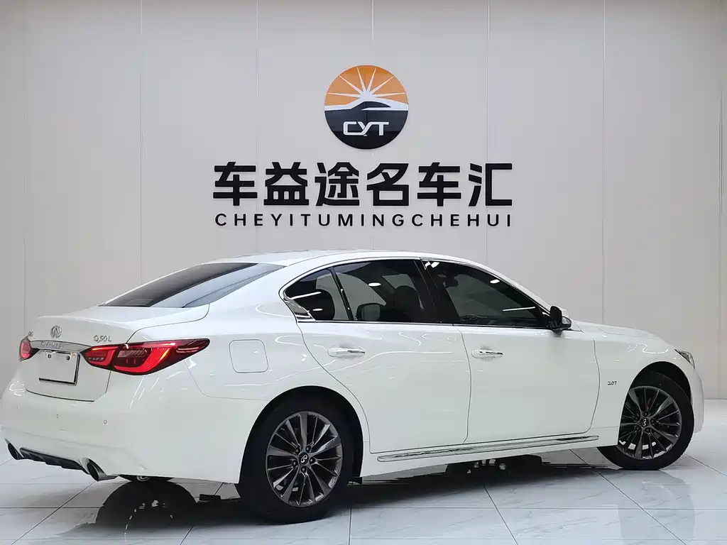 Infiniti Q50 L 2.0 T Progressive Enjoyment CN-VI