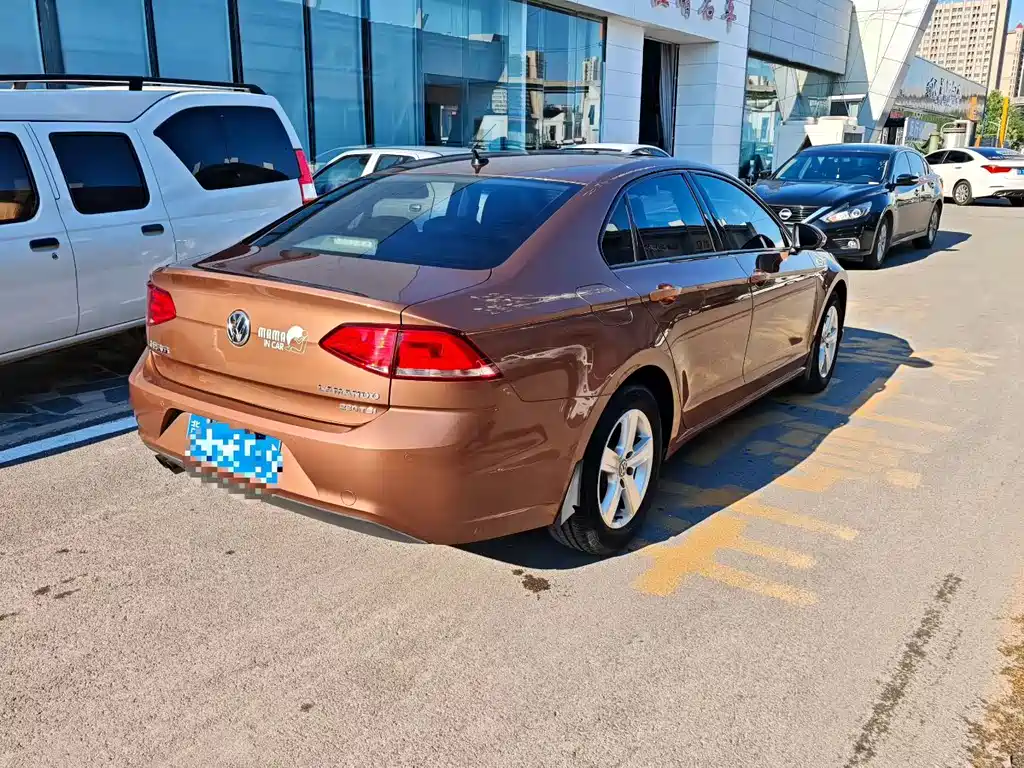 Lamando 230 TSI DSG Style