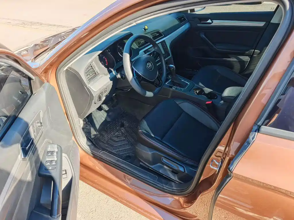 Lamando 230 TSI DSG Style