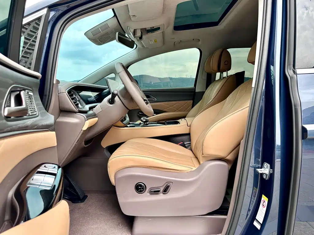 Denza D9 DM-i 970 4 WD Flagship