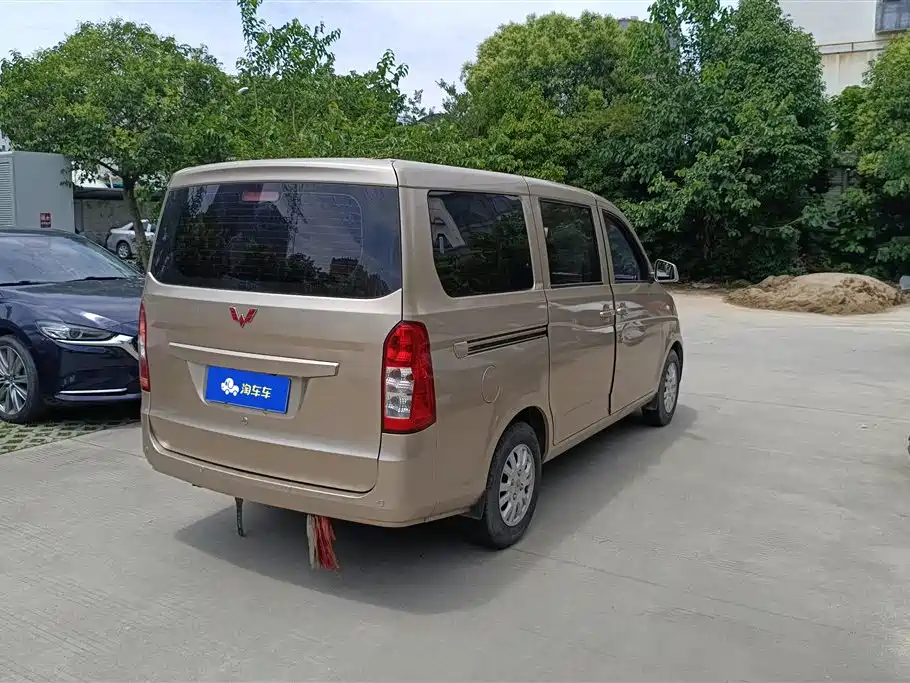 Wuling Rongguang V 1.5 L Standard
