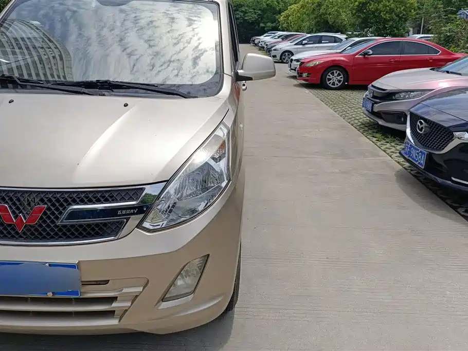 Wuling Rongguang V 1.5 L Standard