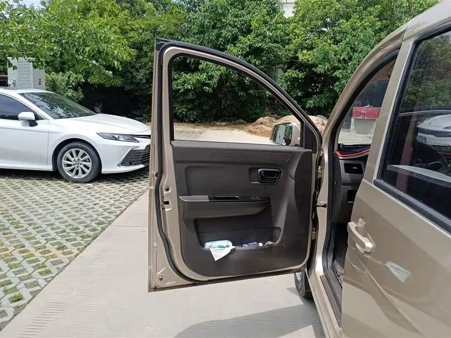 Wuling Rongguang V 1.5 L Standard