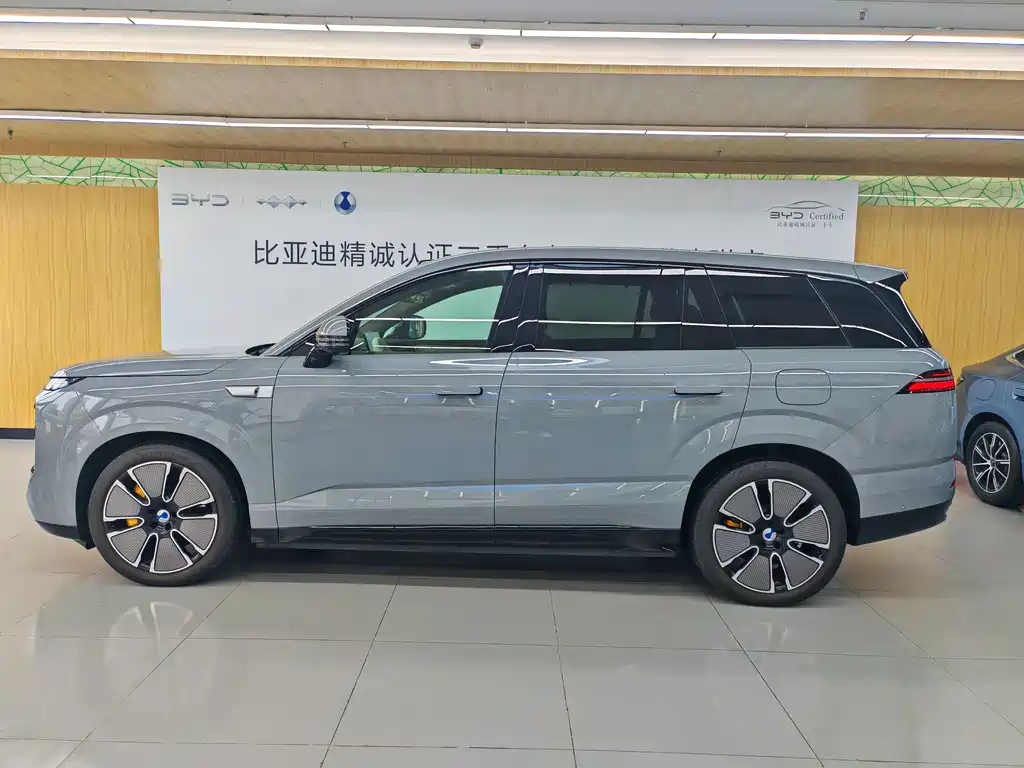 Denza N8 L Flagship