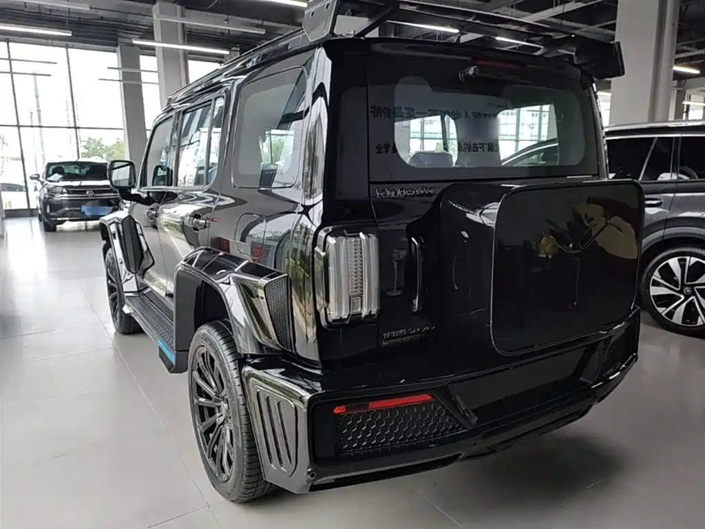 Tank 300 Co-Creation 2.0 T Cyber Knight