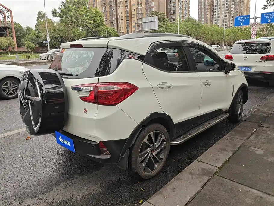 Yuan 1.5 L Manual Distinguished