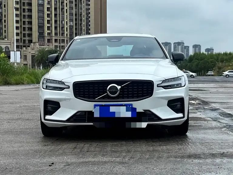 Volvo S60 沃尔沃S60 2025款 B5 智雅运动版