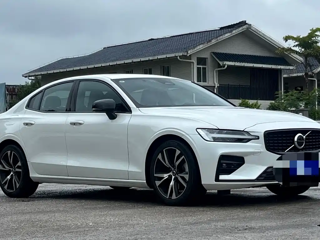 Volvo S60 沃尔沃S60 2025款 B5 智雅运动版