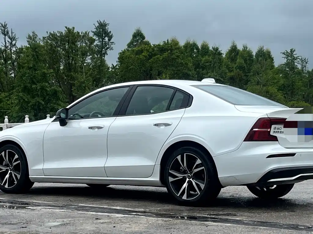 Volvo S60 沃尔沃S60 2025款 B5 智雅运动版