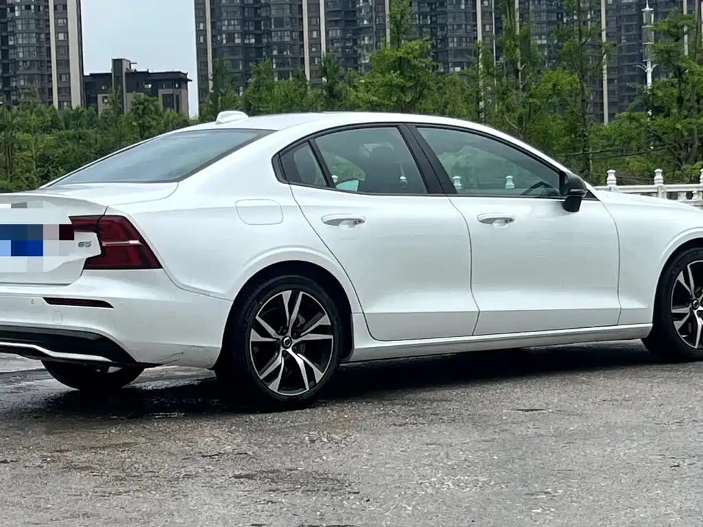 Volvo S60 沃尔沃S60 2025款 B5 智雅运动版