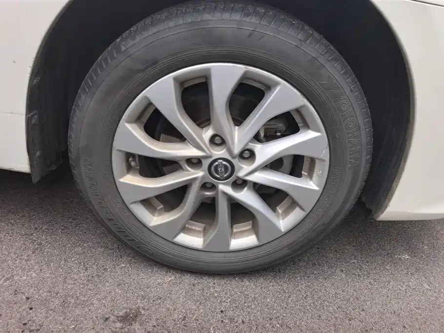 Sylphy 1.6 XV CVT Connected Premium CN-VI