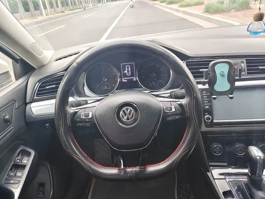 Lamando 280 TSI DSG Comfort