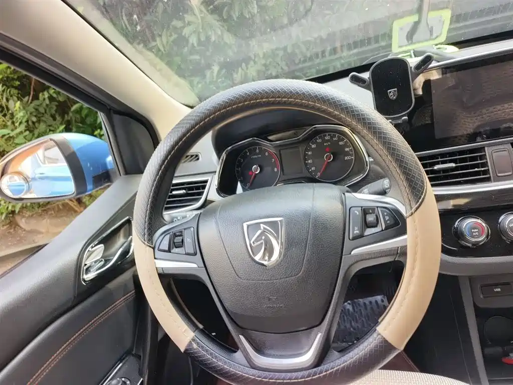 Baojun 310 1.5 L Manual Luxury