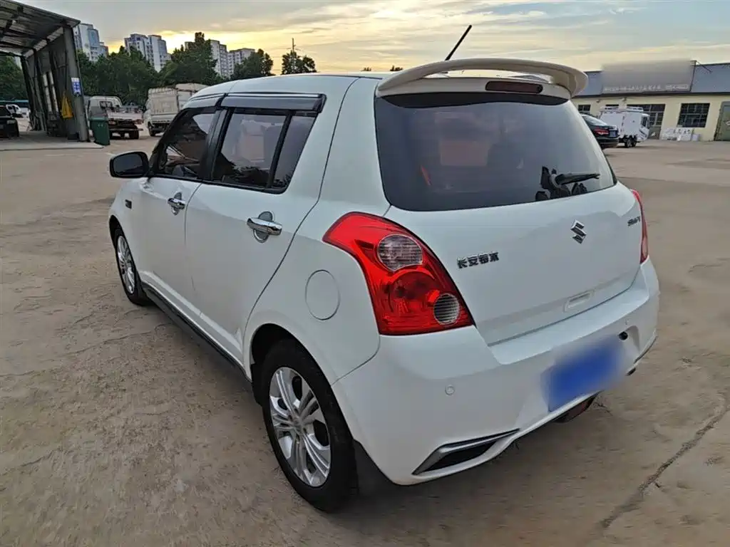 Swift 1.5 L Auto Fashion
