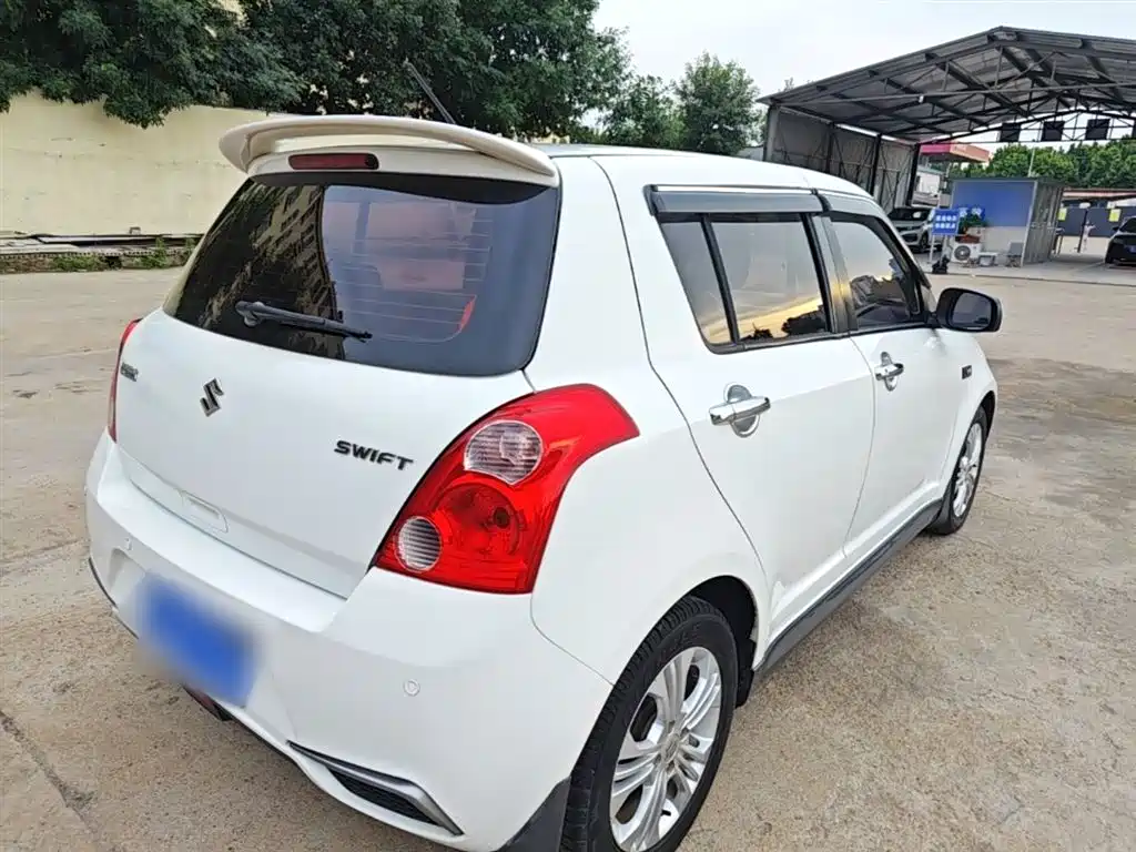Swift 1.5 L Auto Fashion