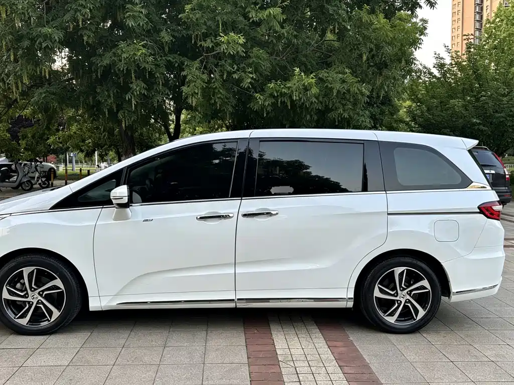 Odyssey Facelift 2.4 L Luxury