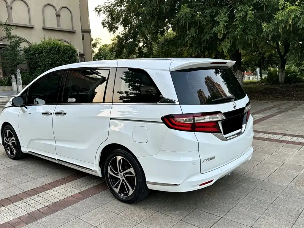 Odyssey Facelift 2.4 L Luxury