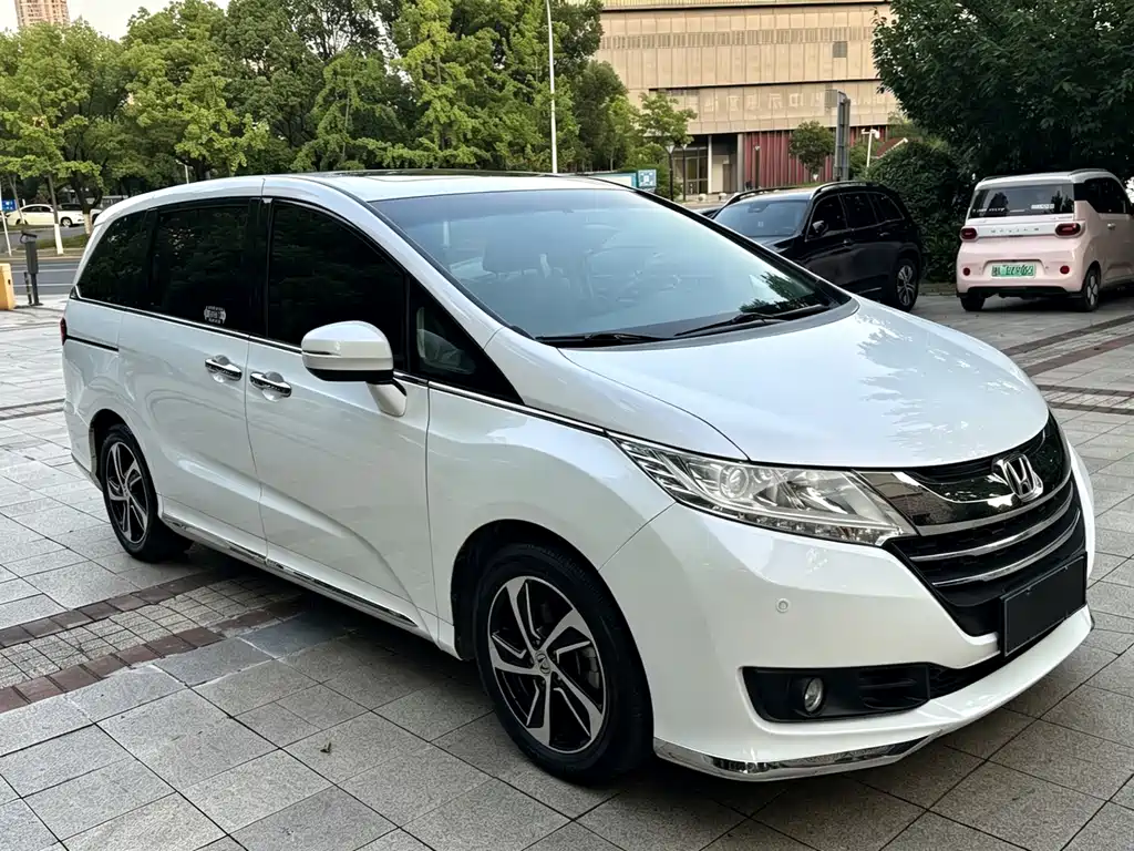 Odyssey Facelift 2.4 L Luxury