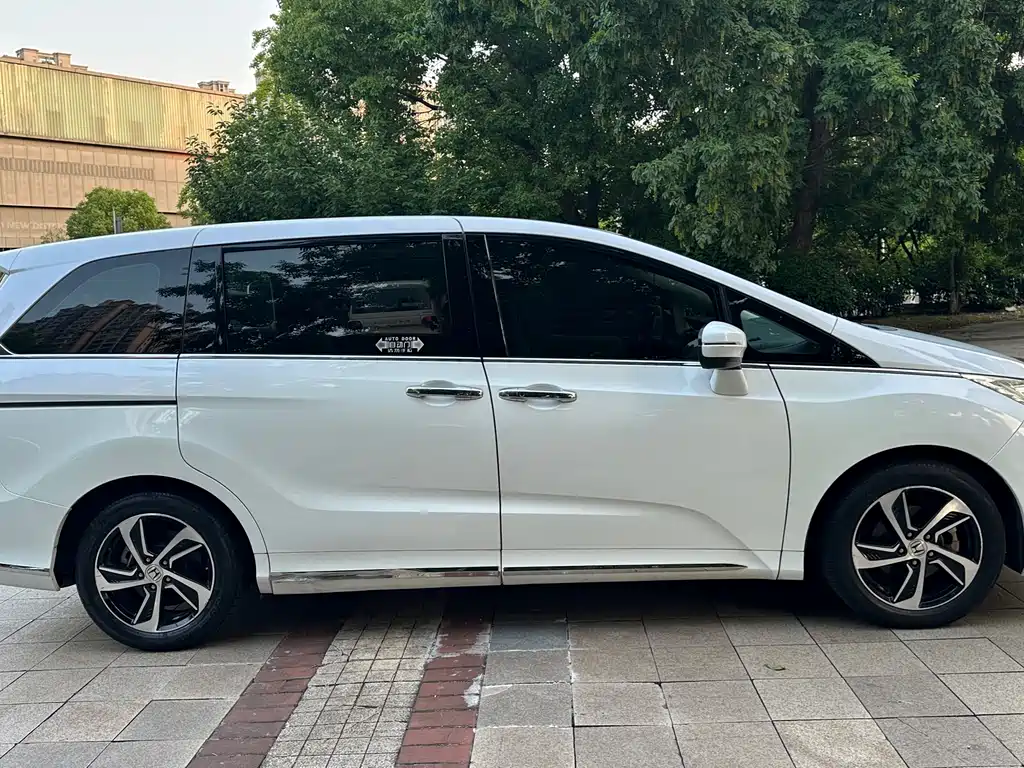 Odyssey Facelift 2.4 L Luxury