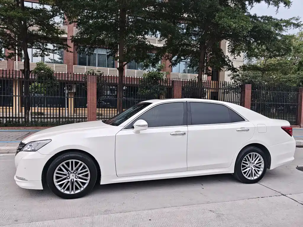 Crown 2.0 T Sport