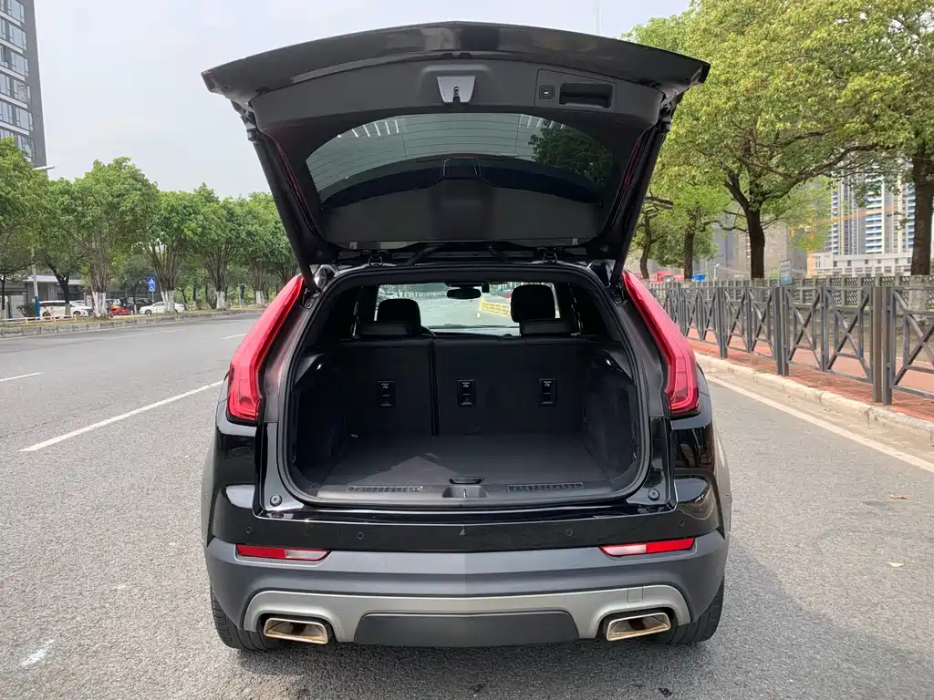 Cadillac XT4 28 T 2 WD Leading