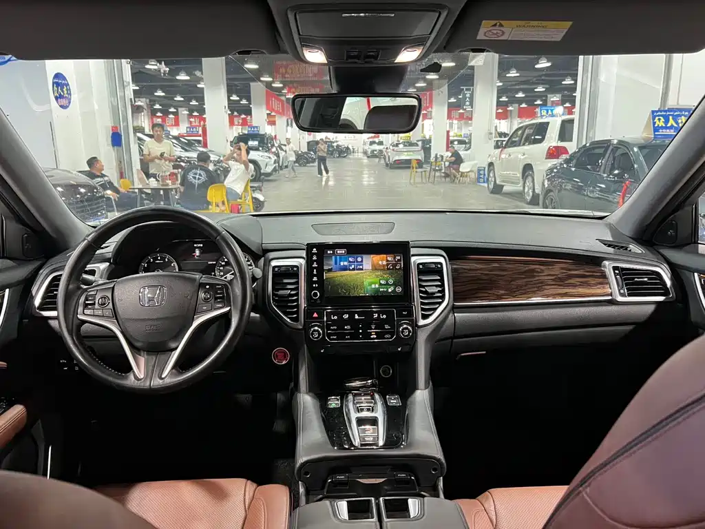 Honda UR-V 370 TURBO 4 WD Premium CN-V