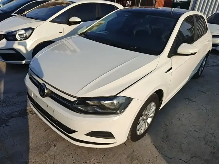 Volkswagen Polo Plus 1.5 L Auto Colorful Tech